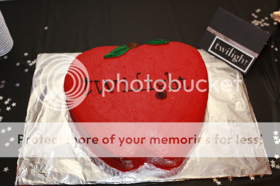 TwilightParty004_1_1.jpg Twilight Cake image by clarks060 TwilightParty004_1_1.jpg Twilight Cake image by clarks060