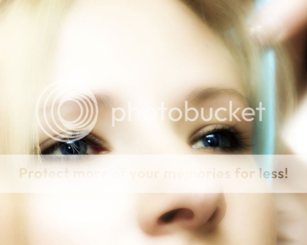 IMAGE: http://i624.photobucket.com/albums/tt325/RonA18/WEBPTAS0011-Glow-8X10.jpg