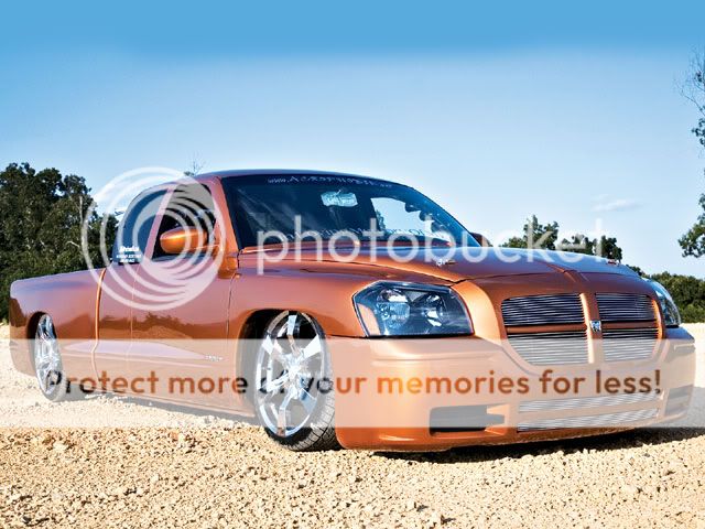 0709mt_02_z2000_dodge_dakotafront_passenger_side_view.jpg
